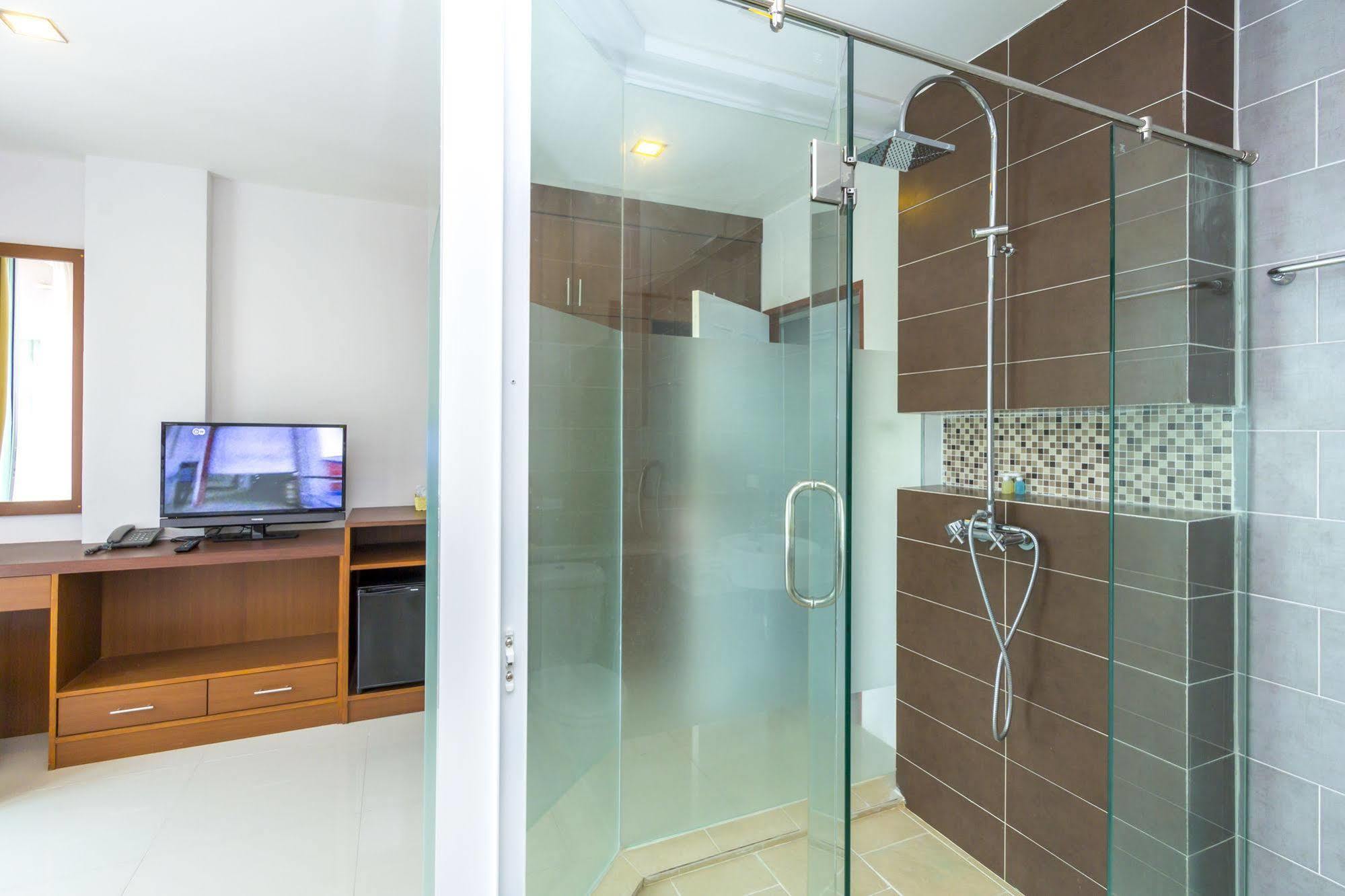 Baan Lukkan Patong Resort Phuket Exterior photo